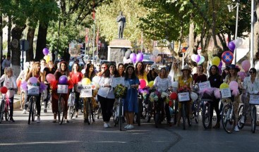 Süslü kadınlar Çankırı’da da pedalladı