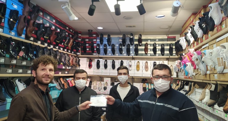 AK GENÇLİK CERRAHİ MASKE DAĞITTI