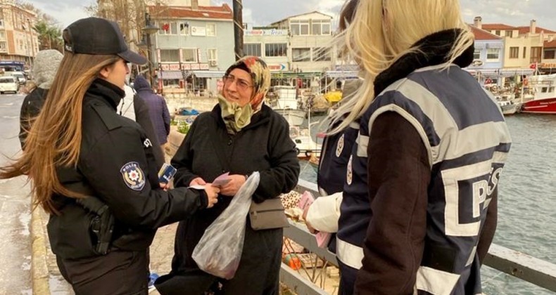 Gelibolu’da polis, kadına el kalkmaz broşürü dağıttı