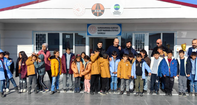 Sivas Ülkü Ocakları’ndan depremzede öğrencilere yardım