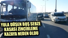 Yola düşen boş sebze kasası zincirleme kazaya neden oldu