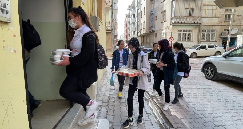 Okullarda Öğrenciler Tarafından ‘Sosyal Sorumluluk Kulübü’ Kurulacak