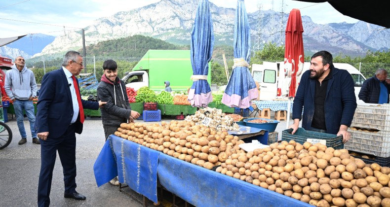 Başkan Topaloğlu’ndan pazar esnafına ziyaret