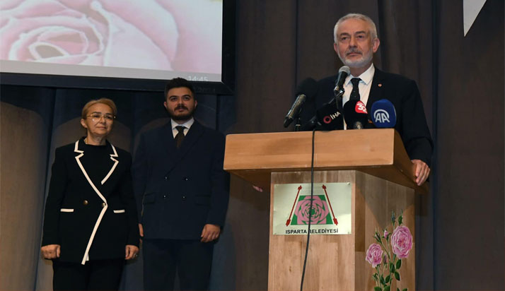 Isparta Belediye Başkanı Başdeğirmen, mazbatasını aldı, yeni dönemin startını verdi