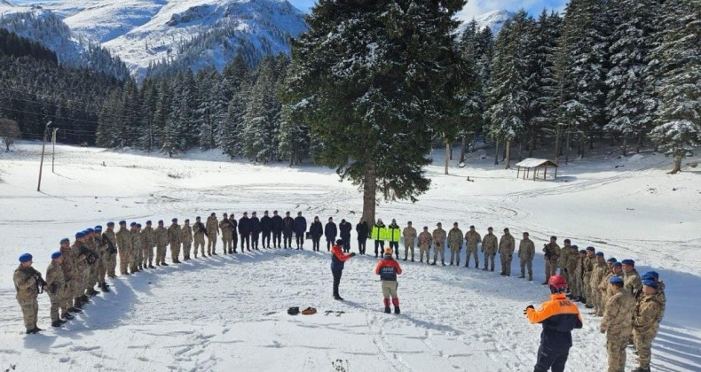 Artvin’de jandarma personeline arama kurtarma eğitimi verildi