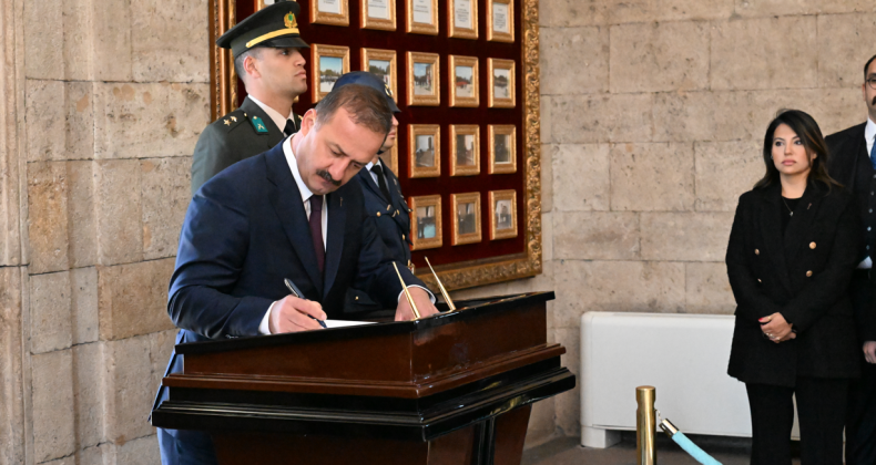 Anahtar Parti, Anıtkabir’i ziyaret etti