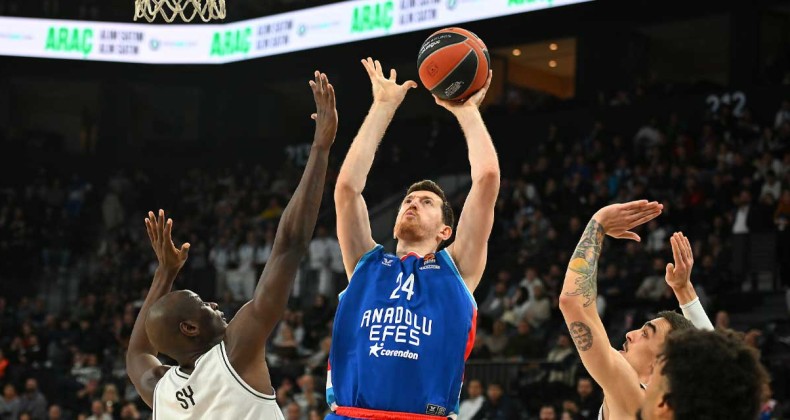 Anadolu Efes, Euroleague’de Paris Basketbol’a diş geçiremedi