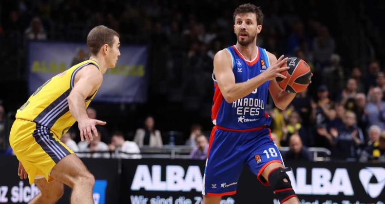 Anadolu Efes, EuroLeague’de Alba Berlin’i rahat geçti