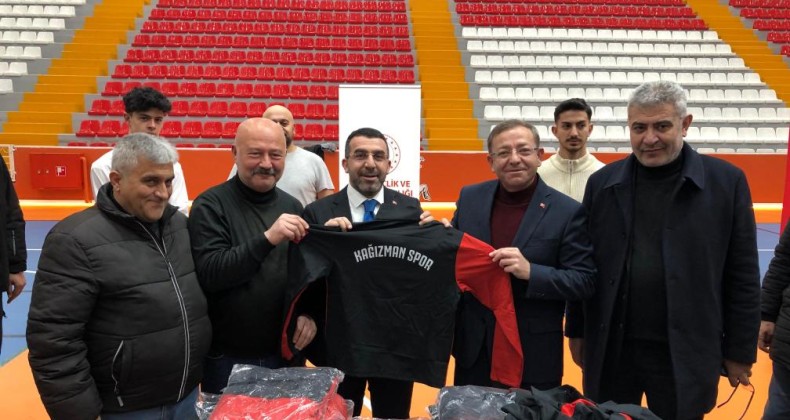 Kars’ta amatör spor kulüplerine malzeme desteği verildi – Birlik Haber Ajansı