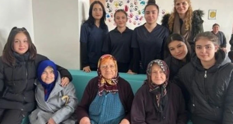 Burdur’da liseli gençlerden huzurevi sakinlerine ziyaret – Birlik Haber Ajansı