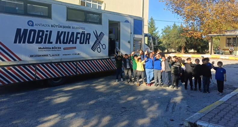 Antalya’da Mobil kuaför TIR’ı öğrencilere ücretsiz hizmet veriyor – Birlik Haber Ajansı