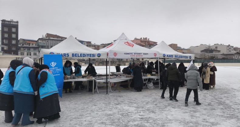 Kars’ta deprem bölgesi yararına hayır çarşısı açıldı – Birlik Haber Ajansı