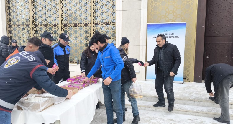 Kars’ta depremde hayatını kaybedenler için mevlit okutuldu – Birlik Haber Ajansı