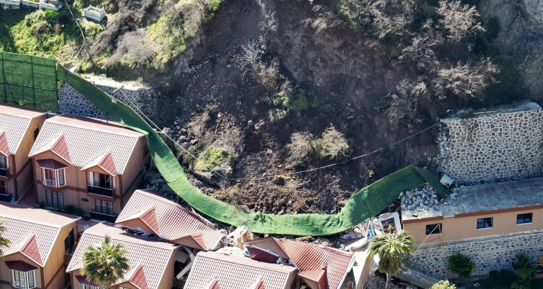 Artvin’deki heyelanda turistik tesisin bazı bölümleri yıkıldı – Birlik Haber Ajansı