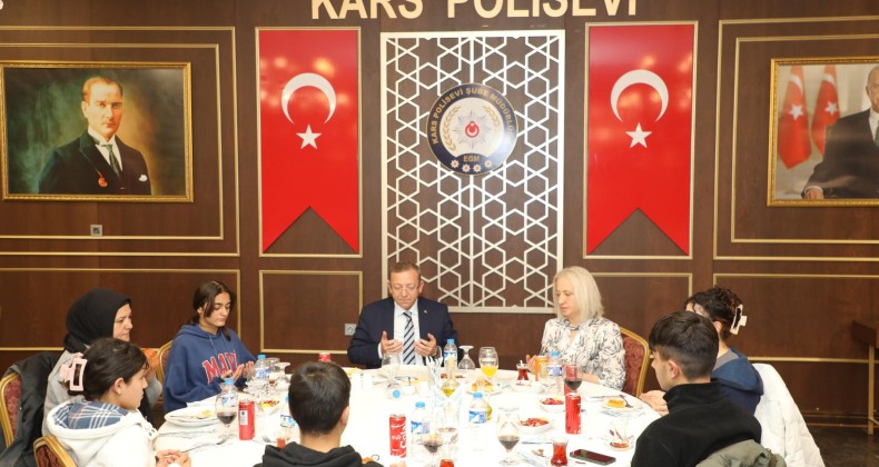 Vali Ziya Polat, Sevgi Evi’nde kalan çocuklarla iftarda buluştu – Birlik Haber Ajansı