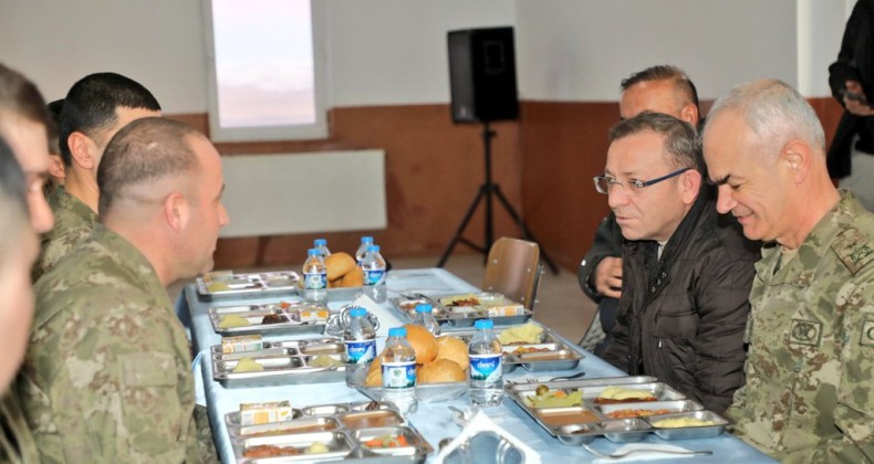 Vali Ziya Polat, Mehmetçikle iftarda bir araya geldi – Birlik Haber Ajansı