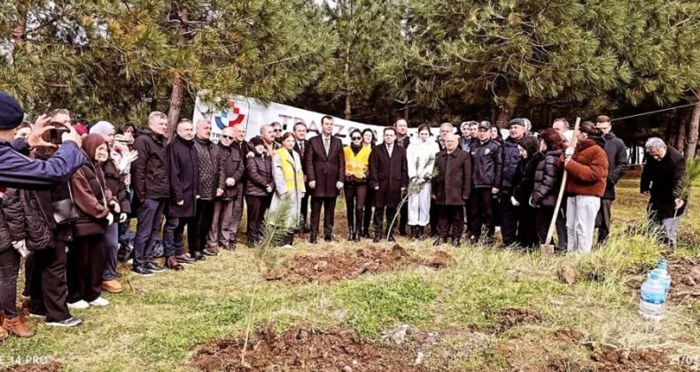 Beşikdüzü’nde fidanlar toprakla buluştu