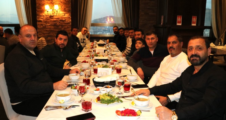 Van futbol camiasının efsane isimlerinden Van Masterler iftarda bir araya geldi – Birlik Haber Ajansı