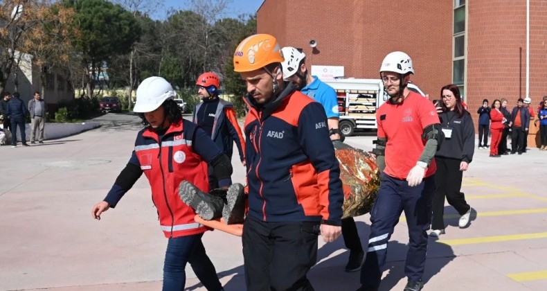 Manisa’da öğrencilere yönelik deprem tahliye tatbikatı – Birlik Haber Ajansı