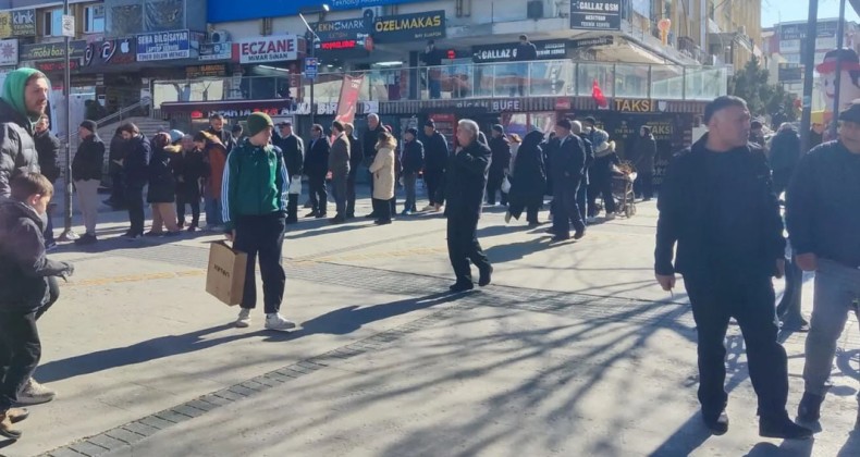 Isparta'da metrelerce kuyruk oluştu