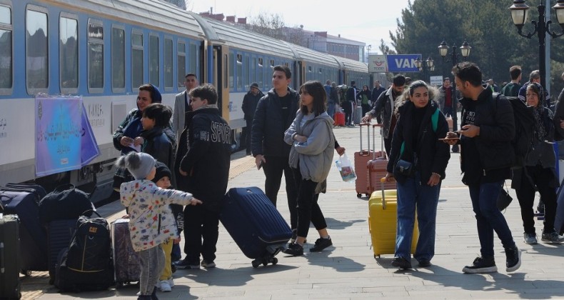 Van’da coşkulu karşılama Tahran-Van seferi başladı – Birlik Haber Ajansı